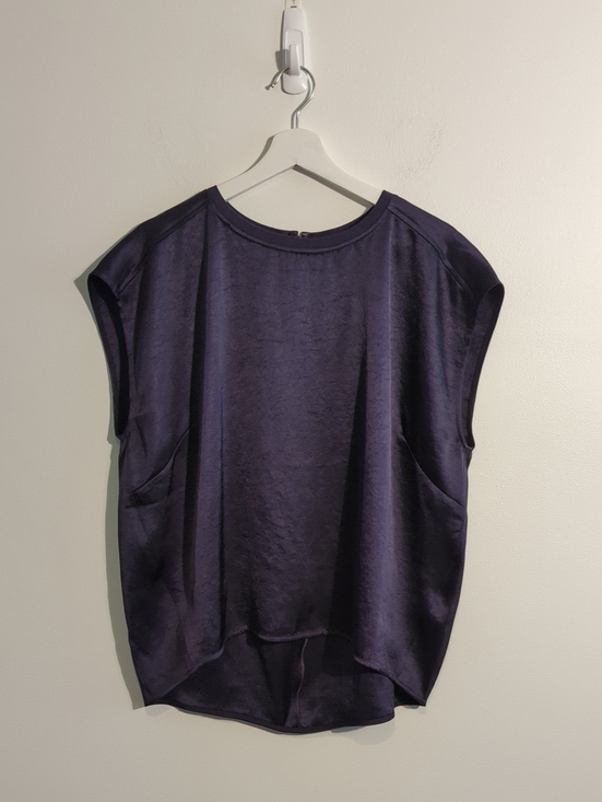 Kit and Ace Tops - KIT & ACE ecosatin sleeveless tee - size large